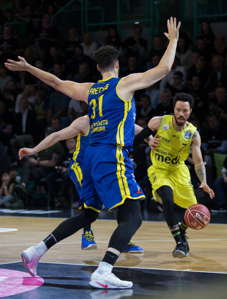 他们沉着冷 他们沉着冷