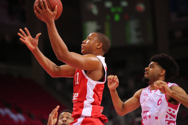 在此背景下 在此背景下